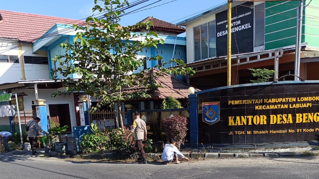 Forkopimcam Labuapi Gelar Gotong Royong