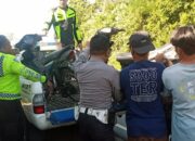 Honda Revo Tabrakan Yamaha Mio di Sekotong, Pengendara Tak Sadarkan Diri