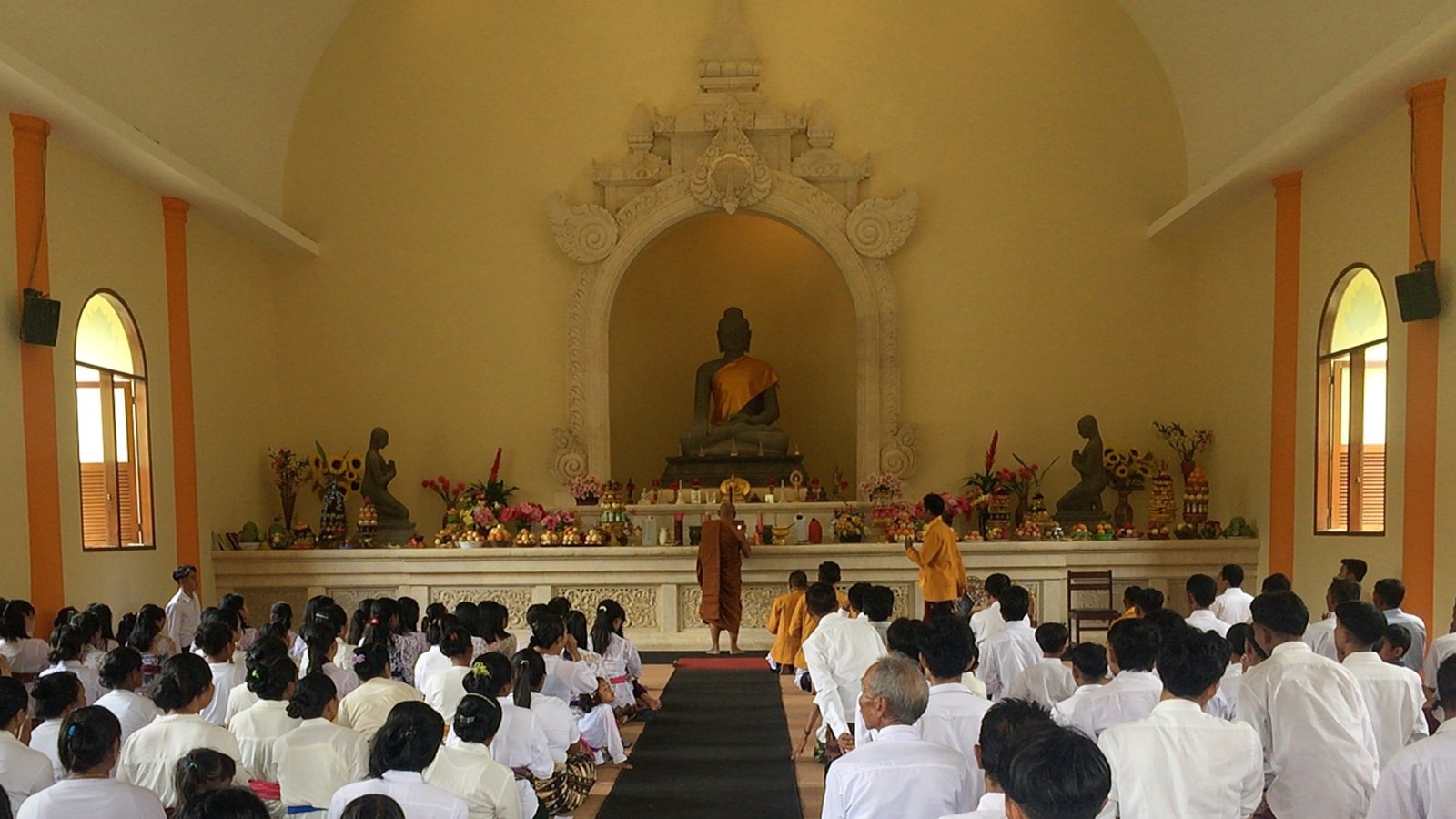 Perayaan Hari Raya Tri Suci Waisak 2568 BE di Vihara Girisena, Lombok Barat