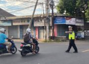 Polsek Batulayar Gelar Rawan Pagi, Cegah Kemacetan dan Kecelakaan di Simpang 3 Montong