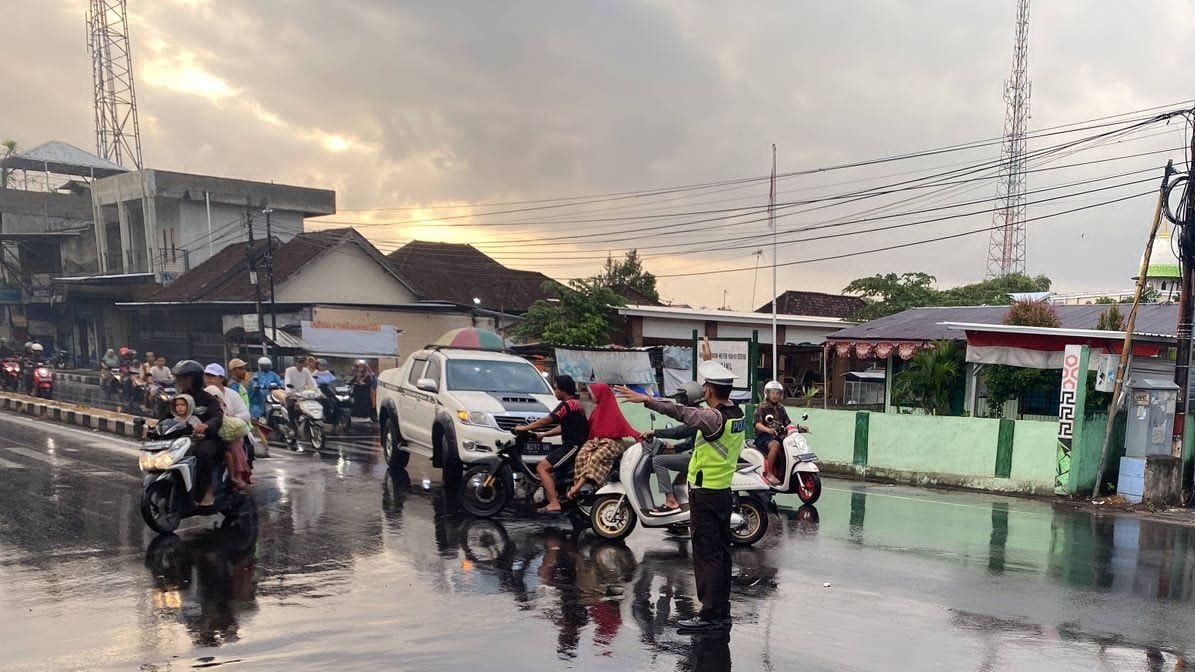 Polsek Kediri Jaga Lalu Lintas Sore Hari