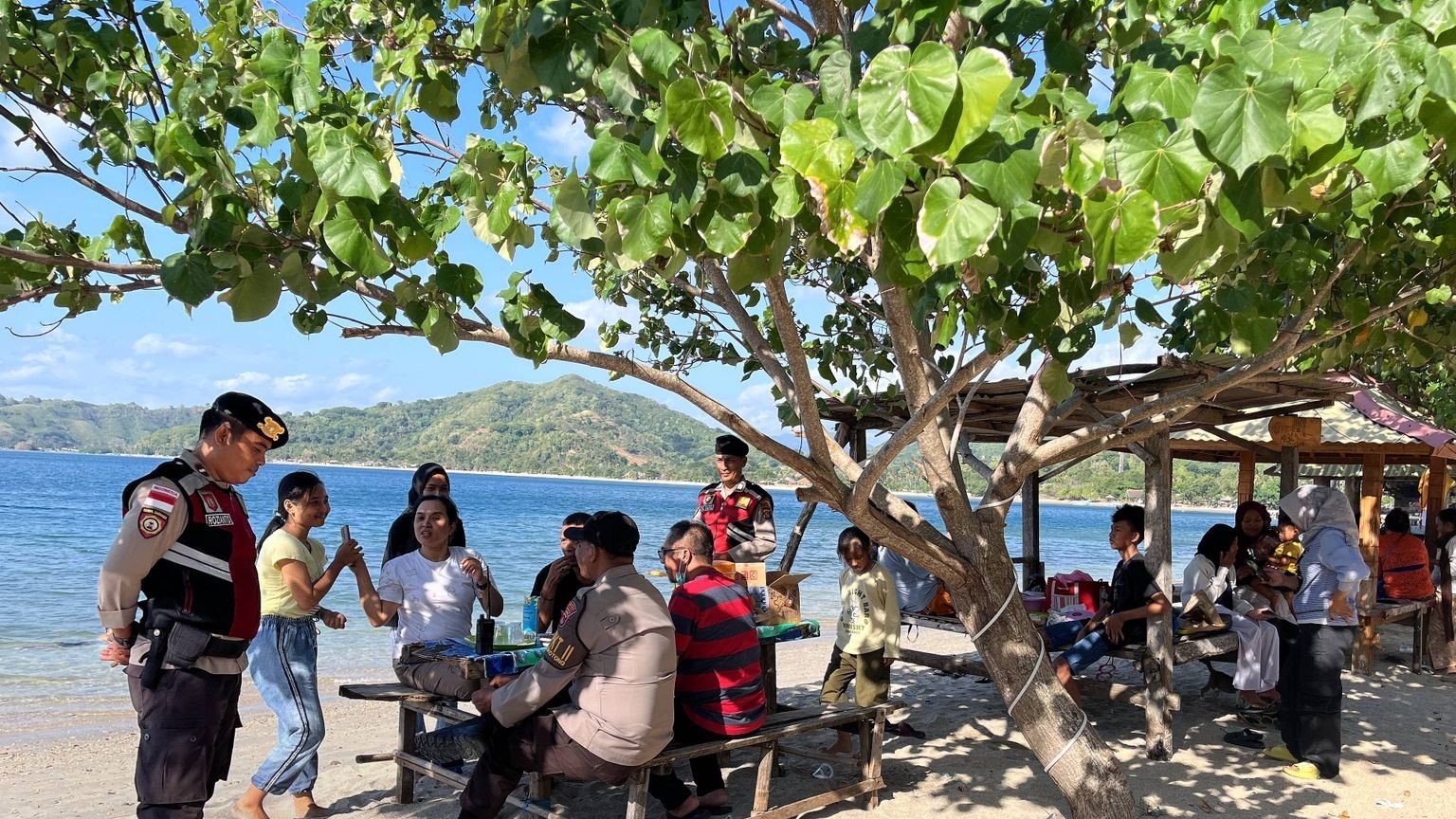 Polsek Sekotong Tingkatkan Patroli di Pantai Arjuna