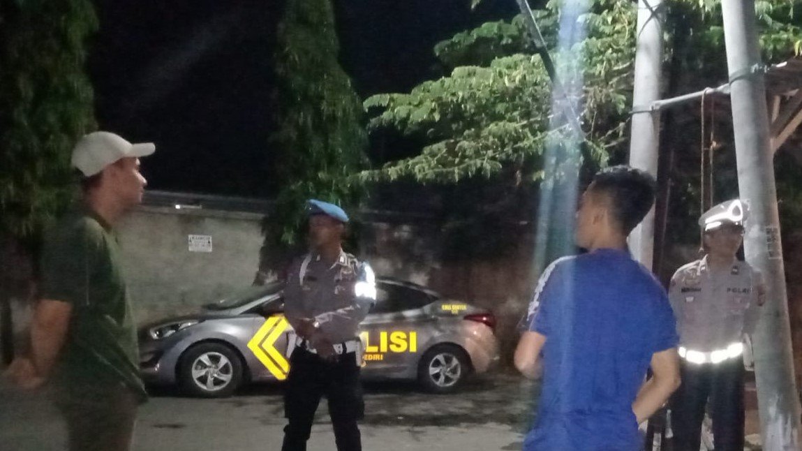 Patroli Polsek Kediri Jaga Keamanan Perumahan Padat Penduduk