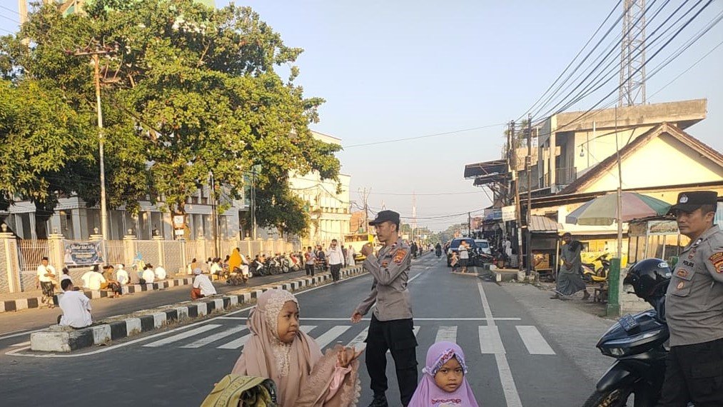 Pengamanan Ketat Polres Lombok Barat Jamin Kelancaran Sholat Idul Adha di Kediri