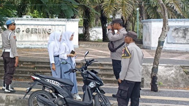 Polsek Gerung Patroli Intensif Jaga Keamanan Taman Kota, Perkantoran, dan Rumah Sakit