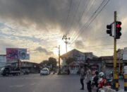 Polsek Gerung Amankan Lalu Lintas di Titik Rawan Lombok Barat pada Minggu Pagi