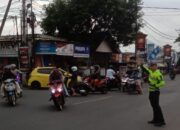 Atur Lalu Lintas di Senggigi, Polsek Batulayar Utamakan Keselamatan Pengguna Jalan