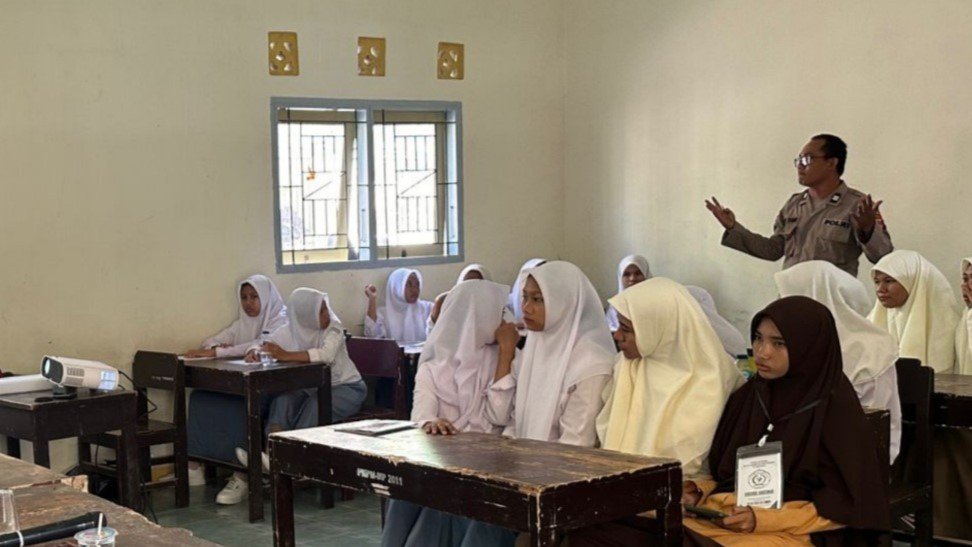 Cegah Bullying dan Narkoba, Polsek Batulayar Edukasi Siswa