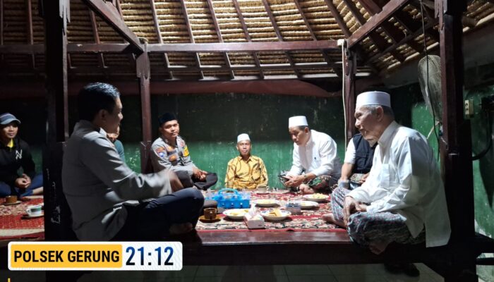 Kapolsek Gerung Jalin Silaturahmi dengan Tokoh Agama di Kebon Kongok, Suka Makmur