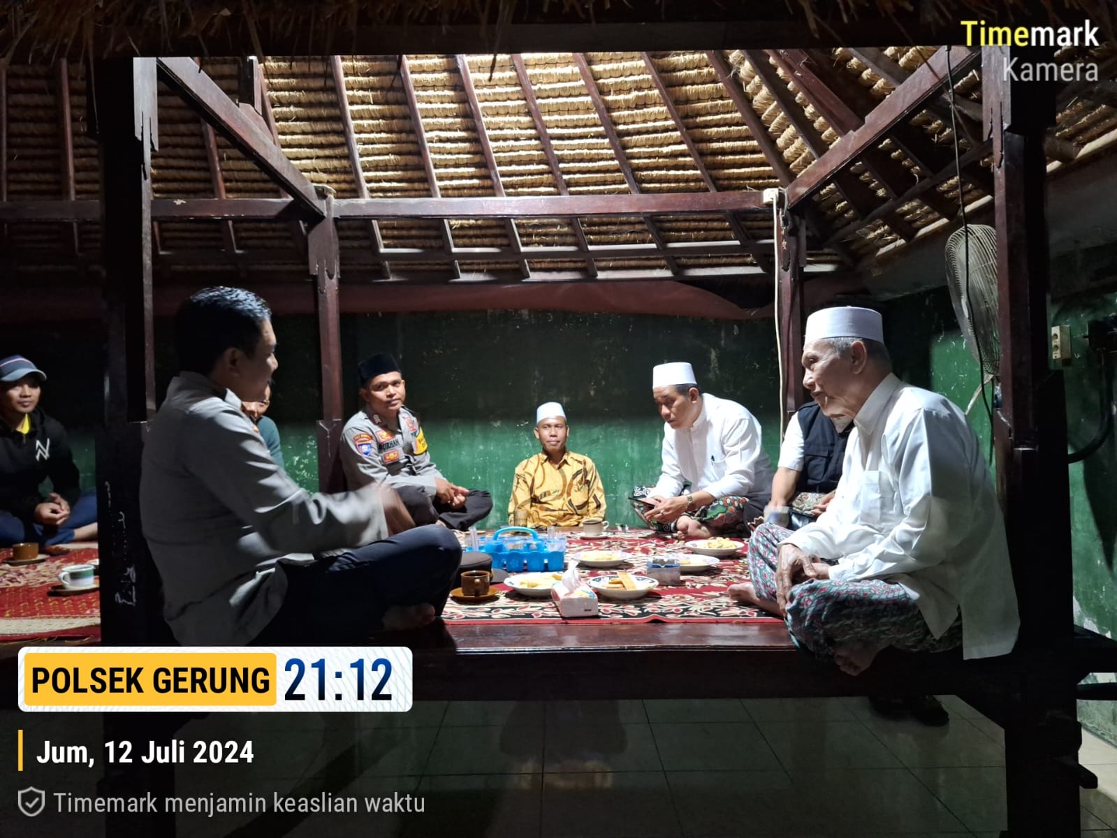 Kapolsek Gerung Jalin Silaturahmi dengan Tokoh Agama di Kebon Kongok, Suka Makmur