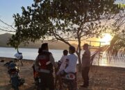 Polsek Sekotong Jaga Keamanan Pantai Kemos, Wisatawan Puas