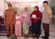 45 KK di Desa Meninting Terima BLT-DD Tahap 3: Antusiasme Warga Sambut Bantuan