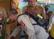 Polisi Kawal PIN Polio di Batulayar, Demi Anak Sehat!
