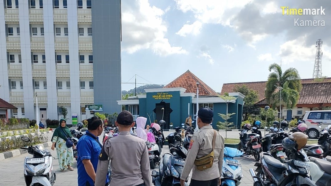 Polsek Gerung Giatkan Patroli KRYD, Amankan Taman Kota, Pemda, dan RSUD Tripat