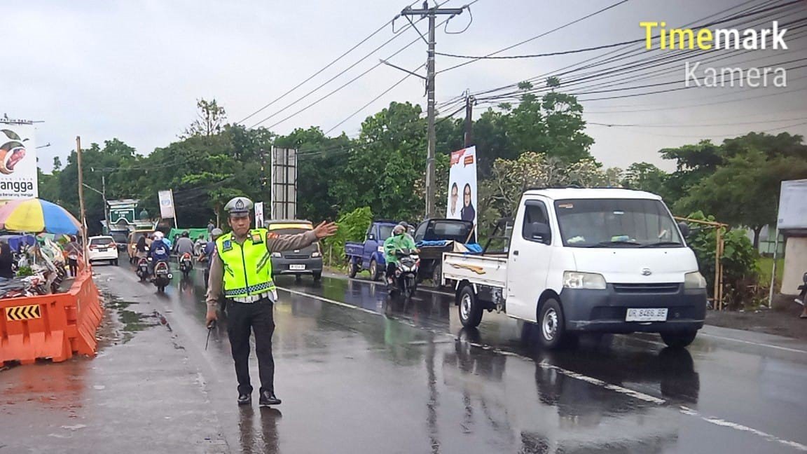 Polsek Kediri Tingkatkan Keamanan Lalu Lintas Melalui Pengaturan Rutin di Titik Rawan