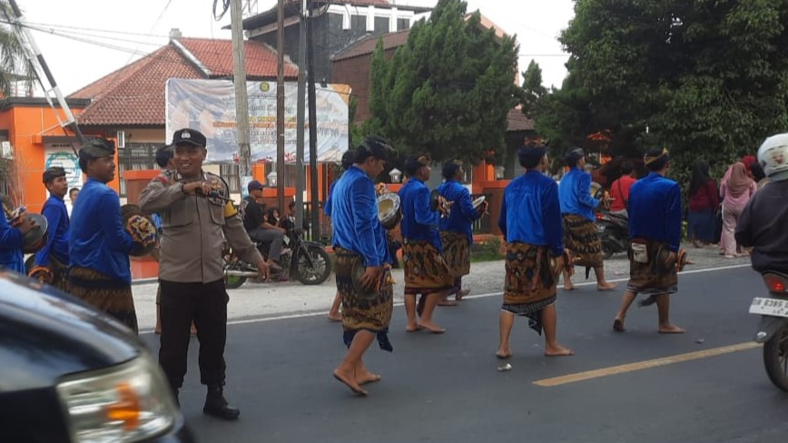 Ratusan Warga Ramaikan Nyongkolan di Bagek Polak Barat