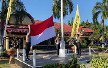 Bendera Merah Putih Berkibar Gagah di Polres Lombok Barat, Inspirasi Negeri!