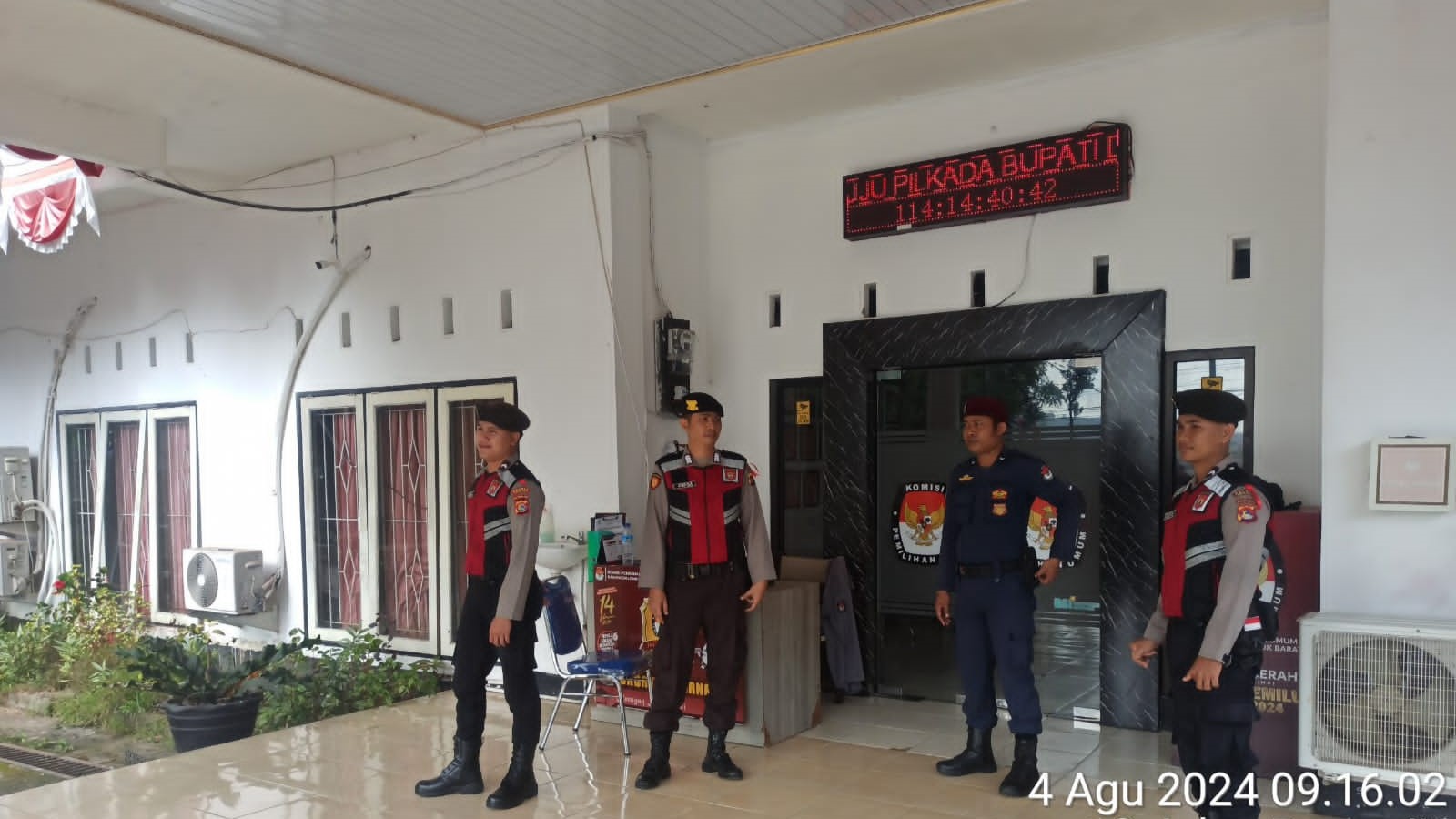 Jaga Kondusivitas Jelang Pilkada, Polres Lombok Barat Patroli Kantor Bawaslu dan KPU 