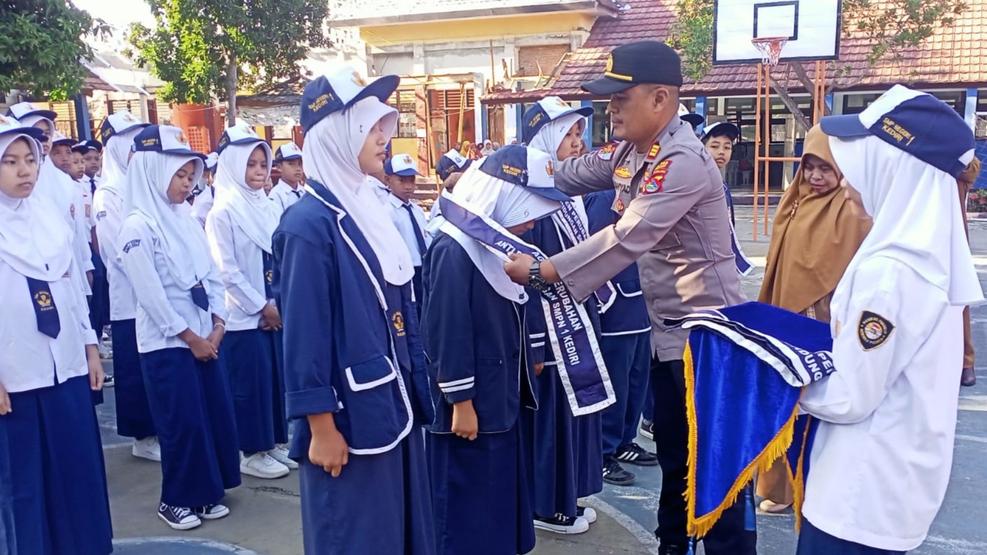 Kapolsek Kediri Sampaikan Pesan Moral di SMP 1 Kediri