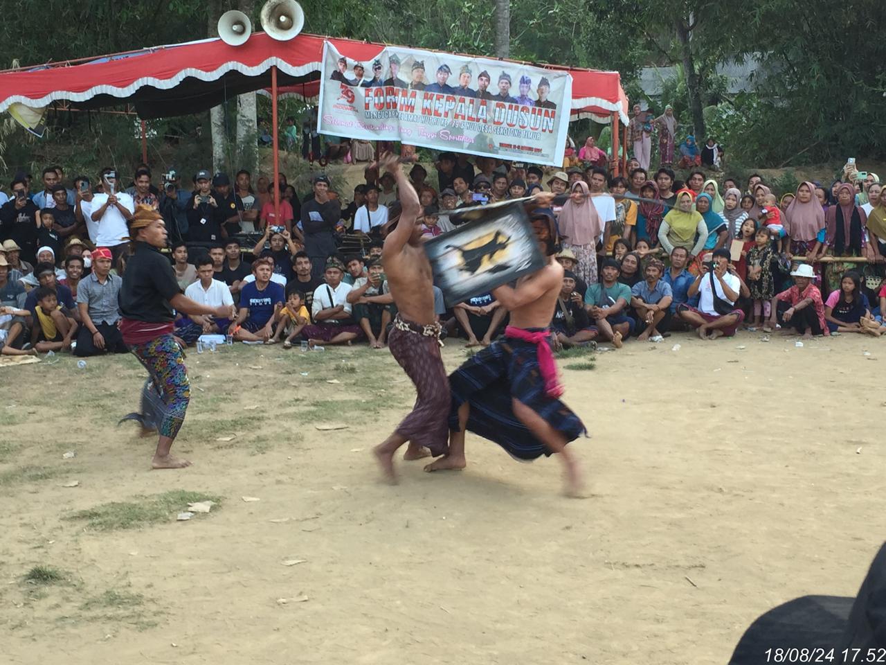 Merah Putih Berkibar, Meriahkan HUT RI dengan Tarung Peresean di Sekotim