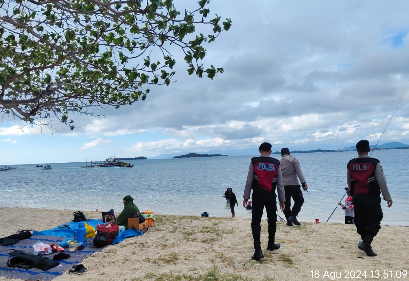 Patroli Rutin di Pantai Arjuna, Kapolsek Sekotong Pastikan Wisata Aman