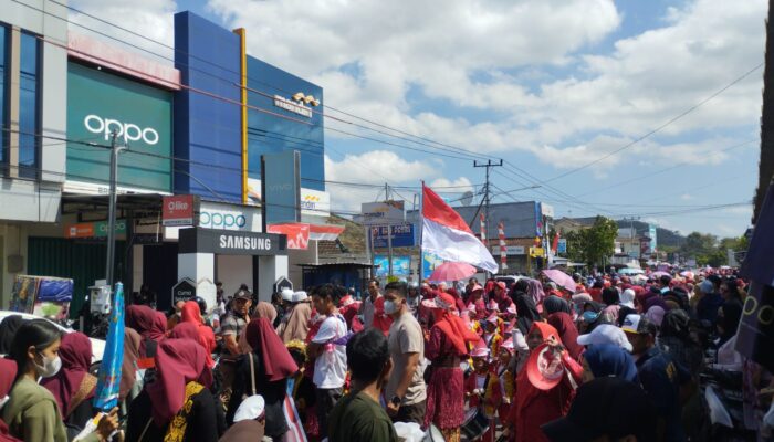 Pawai Alagoris Meriahkan HUT RI ke-79 di Gerung, Lombok Barat