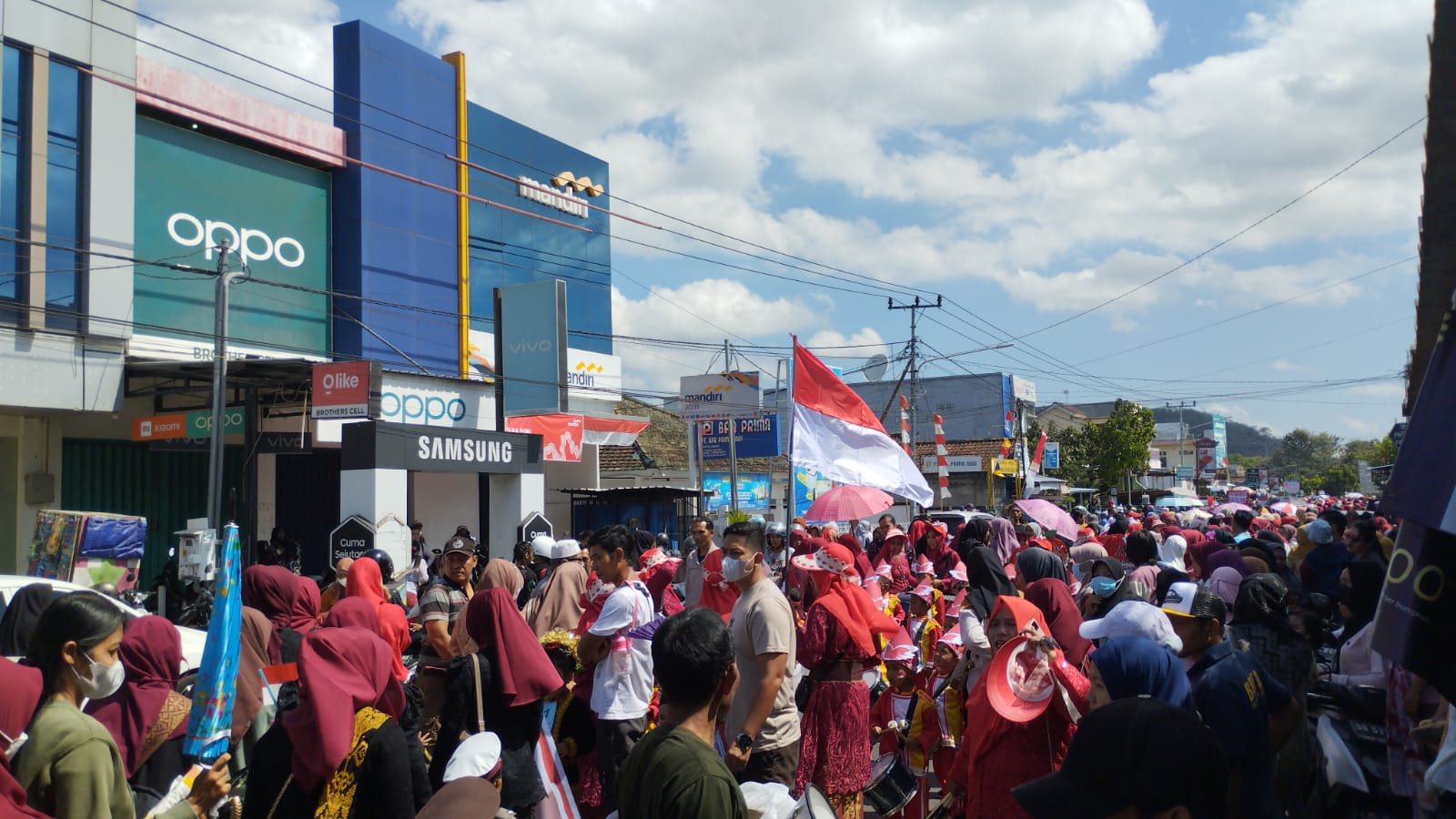 Pawai Alagoris Meriahkan HUT RI ke-79 di Gerung, Lombok Barat