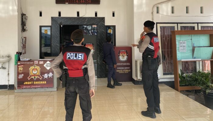 Polisi Patroli Kantor KPU, Pastikan Pilkada Lombok Barat Aman!