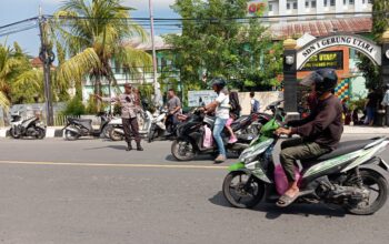 Polsek Gerung Antisipasi Kecelakaan, Atur Lalu Lintas di Jam Sibuk