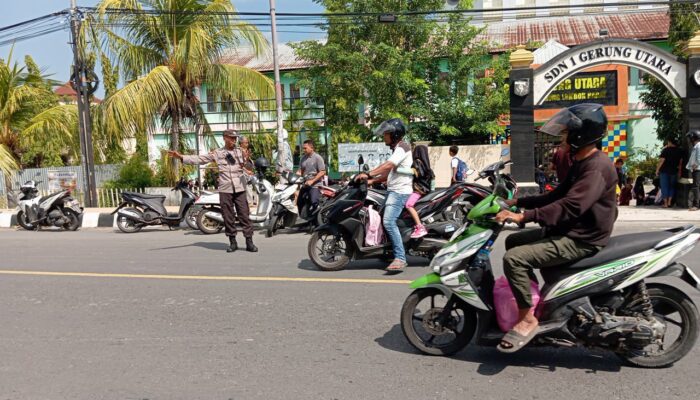 Polsek Gerung Antisipasi Kecelakaan, Atur Lalu Lintas di Jam Sibuk