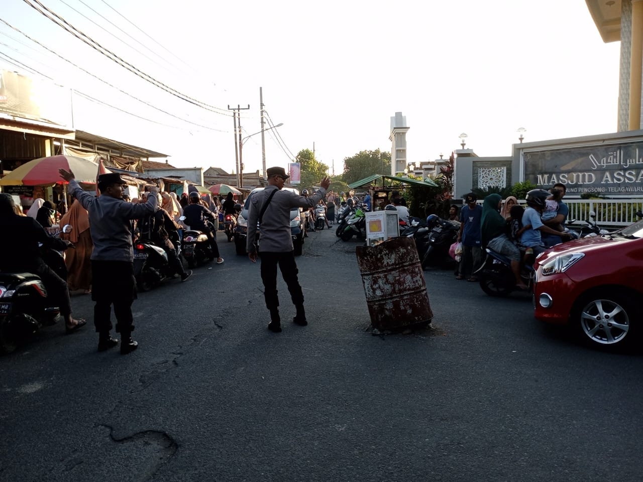 Polsek Labuapi Amankan Pasar Paok Kambut, Langkah Efektif Atasi Kemacetan