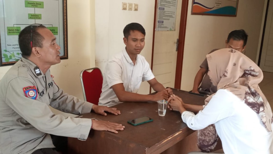 Silaturahmi dan Edukasi, Polres Lombok Barat Sambangi Desa Bengkaung