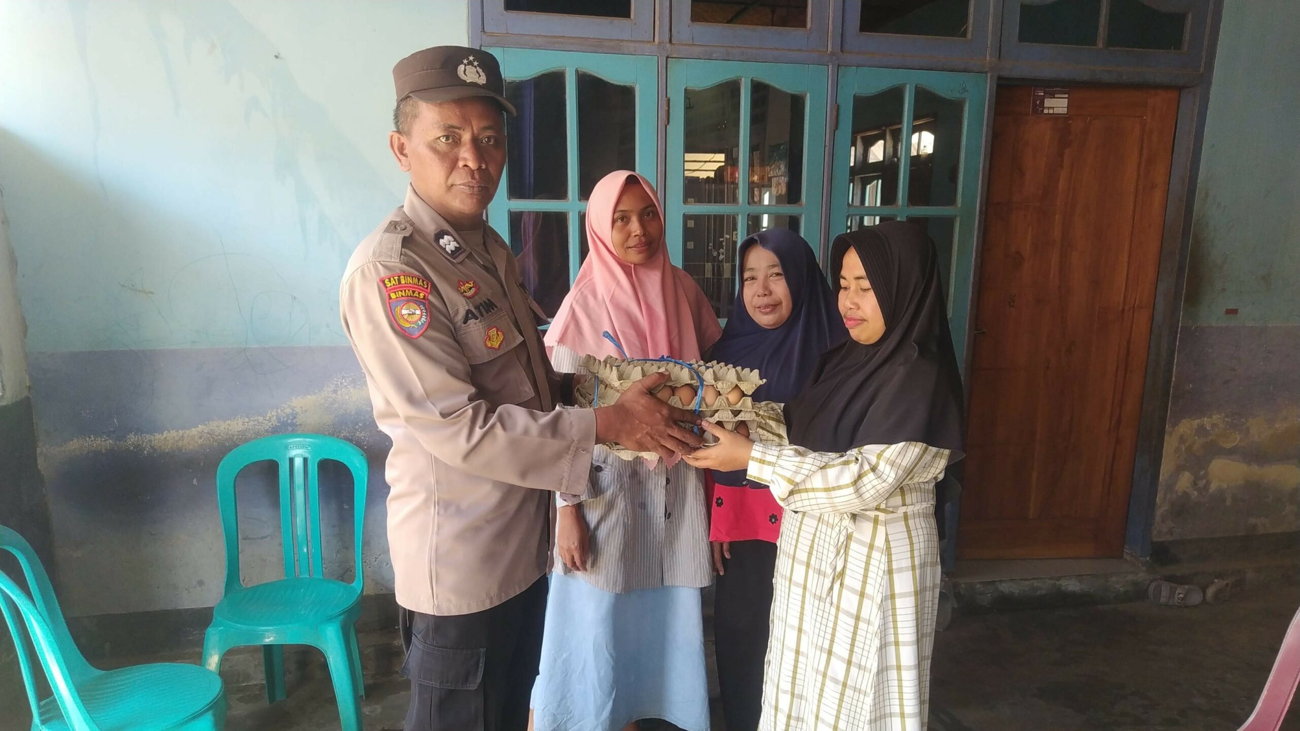 Peduli Stunting, Polsek Kediri Gelar Jumat Berkah di Lombok Barat