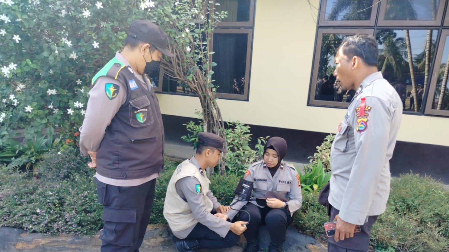 Polres Lombok Barat Tingkatkan Kesiapan Fisik Personil untuk Operasi Mantap Praja