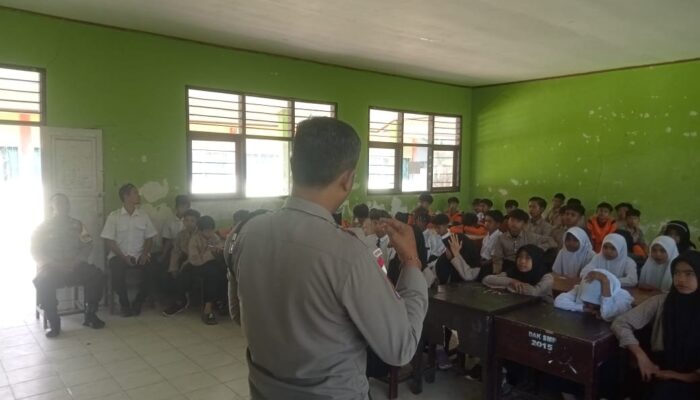 Polsek Sekotong Edukasi Siswa SDN 02 Tentang Bahaya Kenakalan Remaja dan Bullying