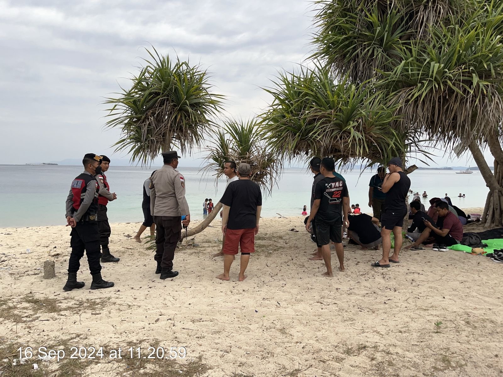 Polsek Sekotong Jaga Ketat Pantai Elak-Elak, Wisatawan Aman!