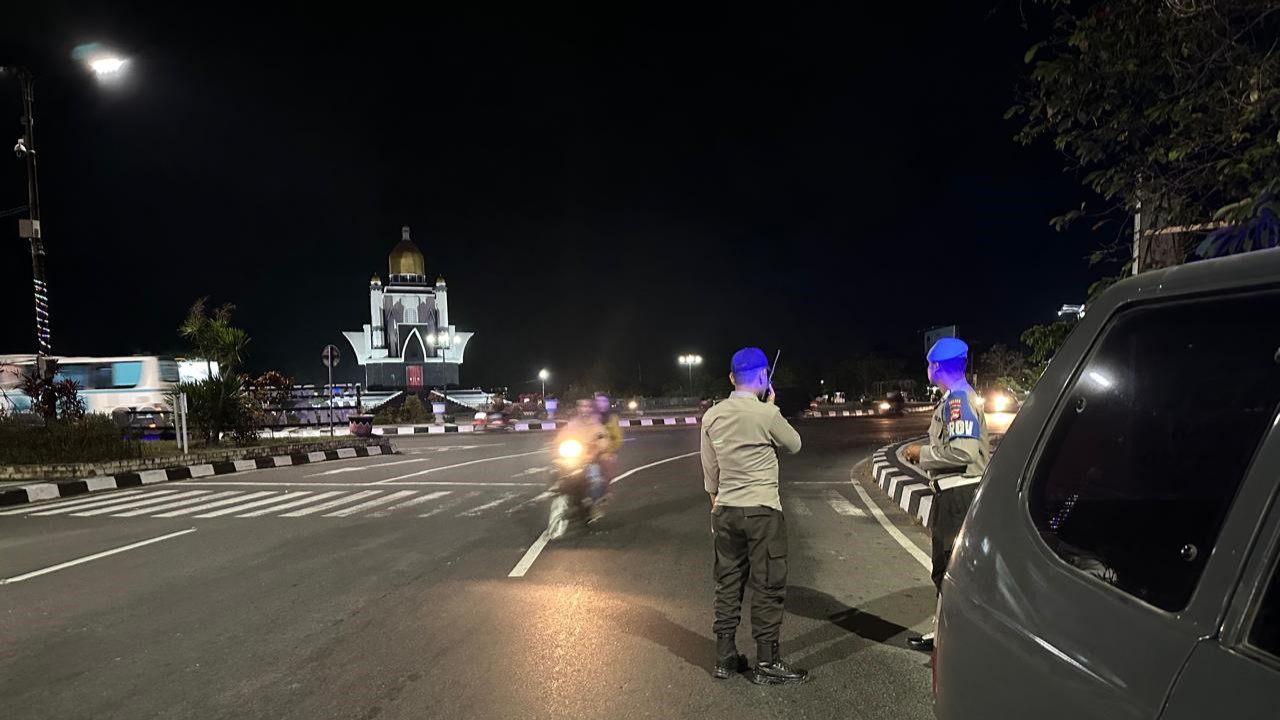 Patroli Malam Polsek Kuripan Blue Light Jaga Keamanan di Jalur Bypass Lombok