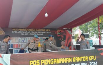 Pengamanan Pilkada 2024 Propam Polres Lombok Barat Cek Personel di Pos KPU