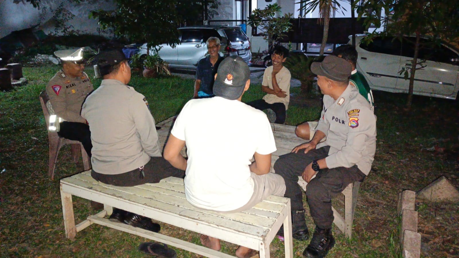 Giat Patroli Dialogis Polsek Kediri Ciptakan Lingkungan Aman di Desa Rumak