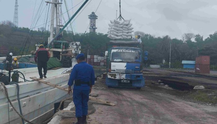 Pengawasan Ketat di Pelabuhan Lembar: Upaya Polairud Jaga Sitkamtibmas