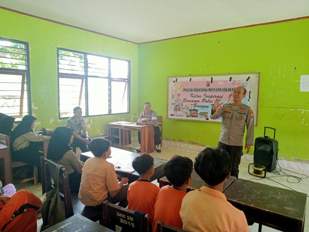 Siswa di Sekotong Dibekali Edukasi Tertib Lalu Lintas & Bahaya Pernikahan Dini