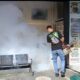 Cegah DBD, Polres Lombok Barat Proaktif Lakukan Fogging di Lingkungan Polsek