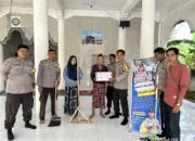 “Sehat Dapat, Ibadah Dapat”: Polsek Lembar Rutin Bersihkan Tempat Ibadah
