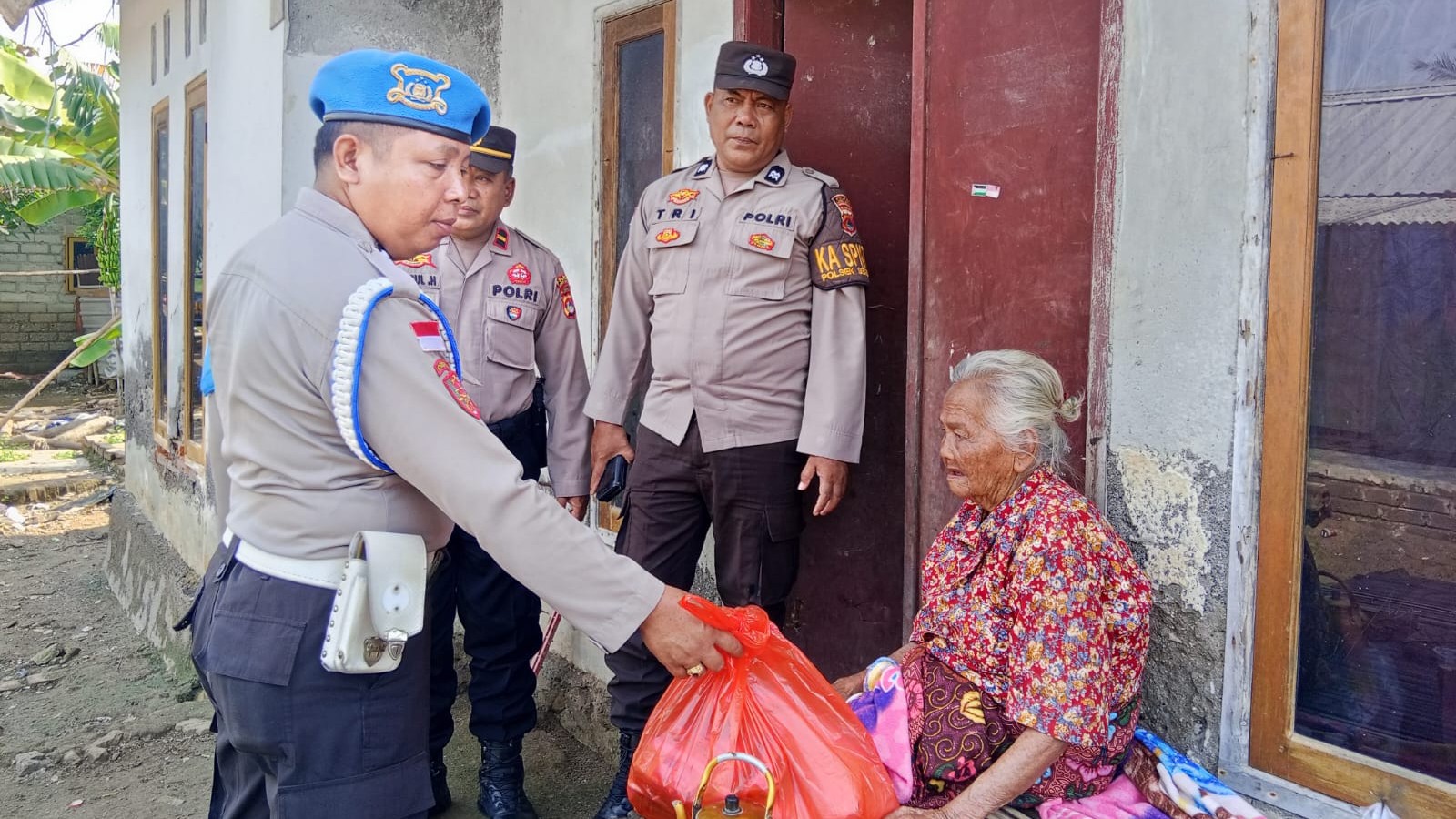 Sentuhan Humanis Polsek Sekotong di Penghujung 2024