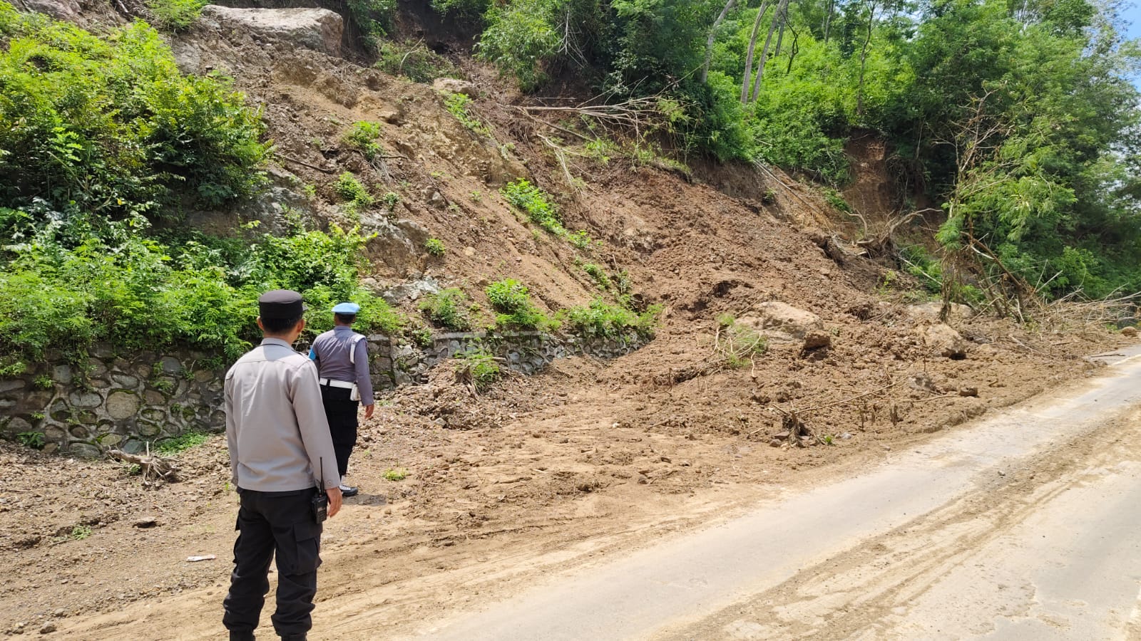 Antisipasi 3C dan Bencana, Polsek Lembar Gencarkan Patroli di Batu Melangit