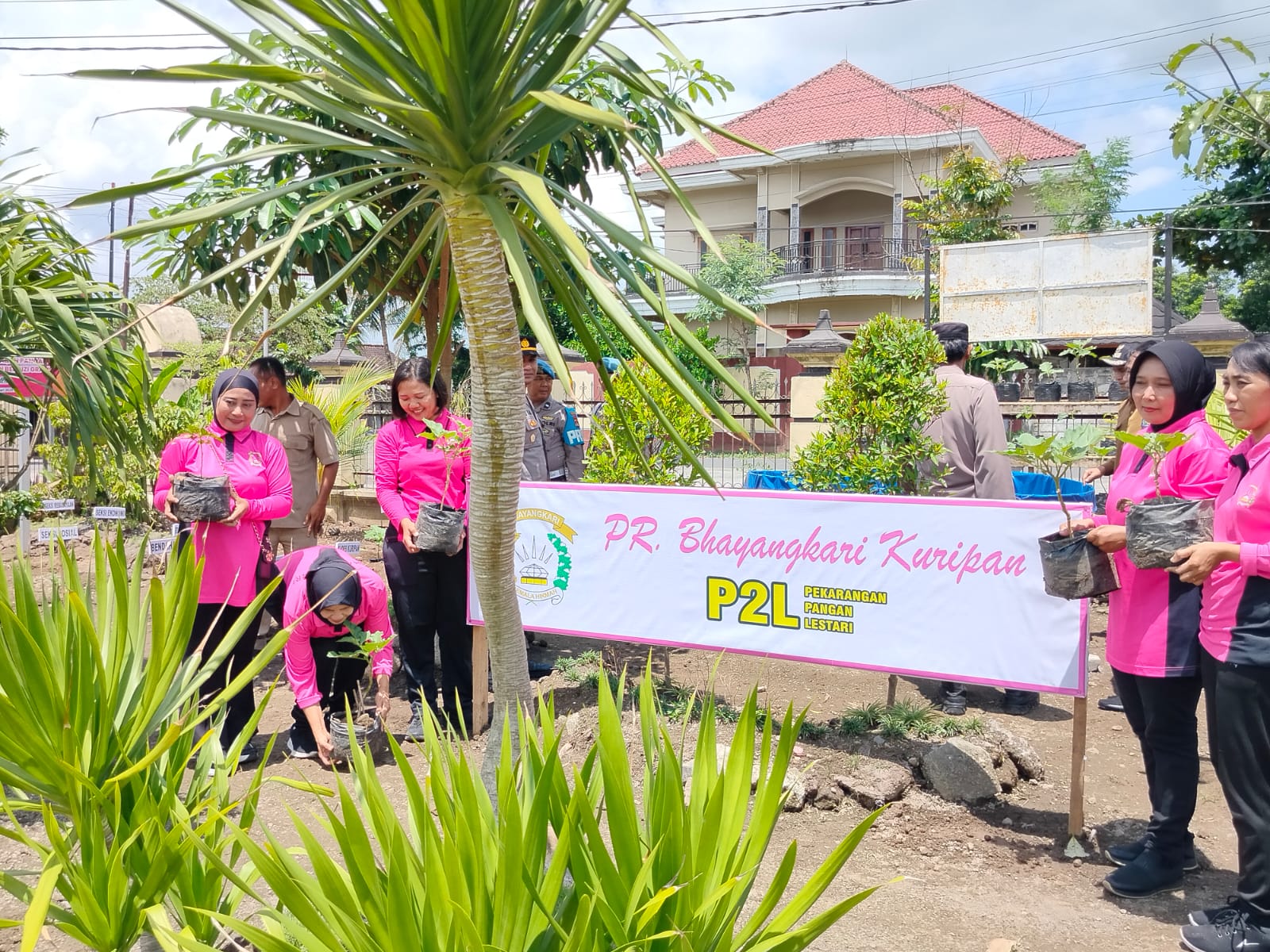 Bhayangkari Kuripan Luncurkan P2L, Dukung Ketahanan Pangan dan Gizi Gratis