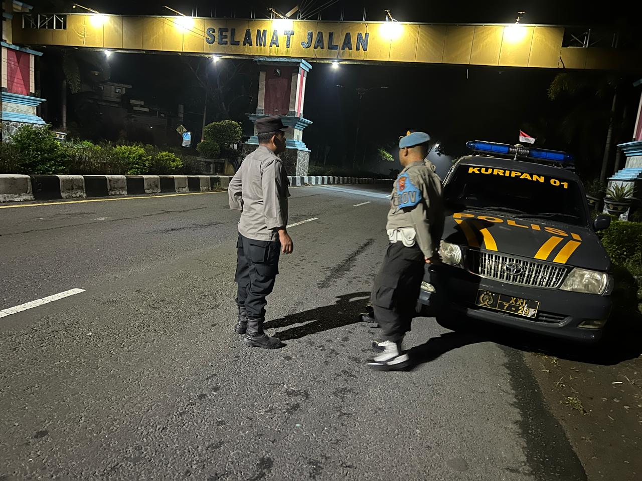 Patroli Blue Light Polsek Kuripan Jaga Keamanan Jalur Panjang Bil I dan Bil II Hingga Dini Hari