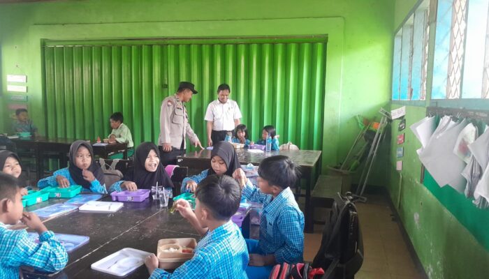 192 Siswa SDN 2 Dasan Tapen Terima Paket Makan Bergizi Gratis