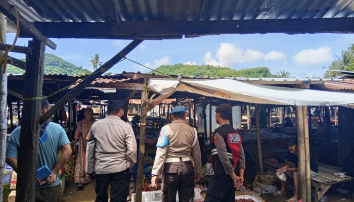 Polsek Sekotong Sidak Pasar: Harga Sembako Aman Jelang Ramadan