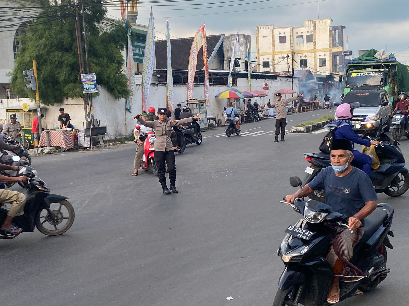 Serunya Ngabuburit di Kediri! Polisi Turun Langsung Jaga Ketertiban